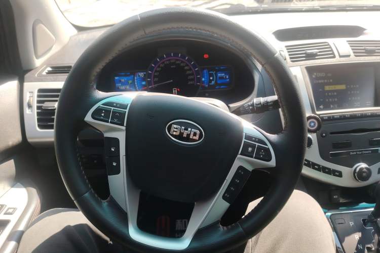 Used BYD S6 2014 2.4L Automatic Prestige 5-Seater Steering Wheel