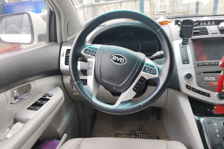 Used BYD S6 2014 2.4L Automatic Prestige 5-Seater Steering Wheel