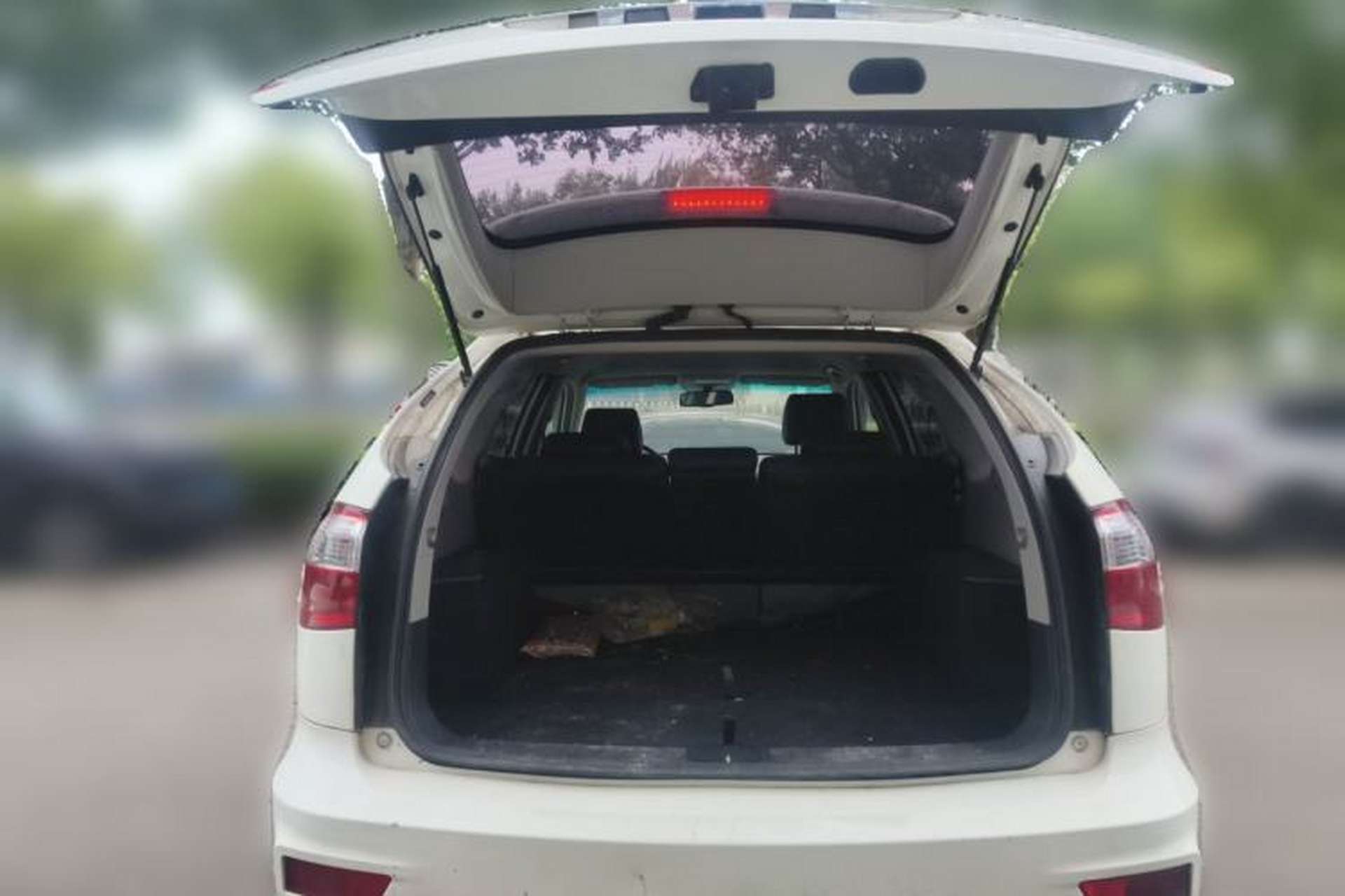 Used BYD S6 2014 2.0L Manual Luxury 5-Seater Trunk