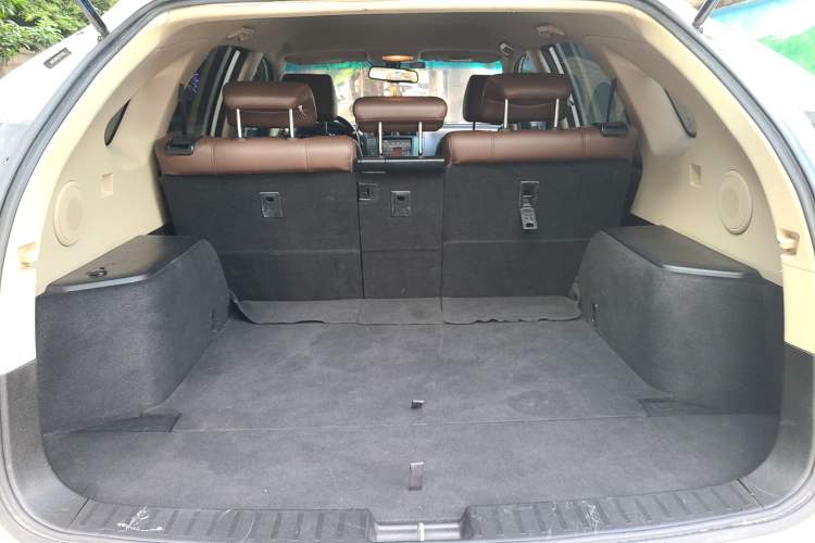 Used BYD S6 2014 2.0L Manual Luxury 5-Seater Trunk