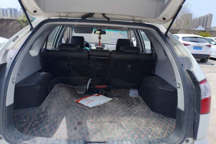 Used BYD S6 2014 1.5TI Manual Luxury 5-Seater Trunk