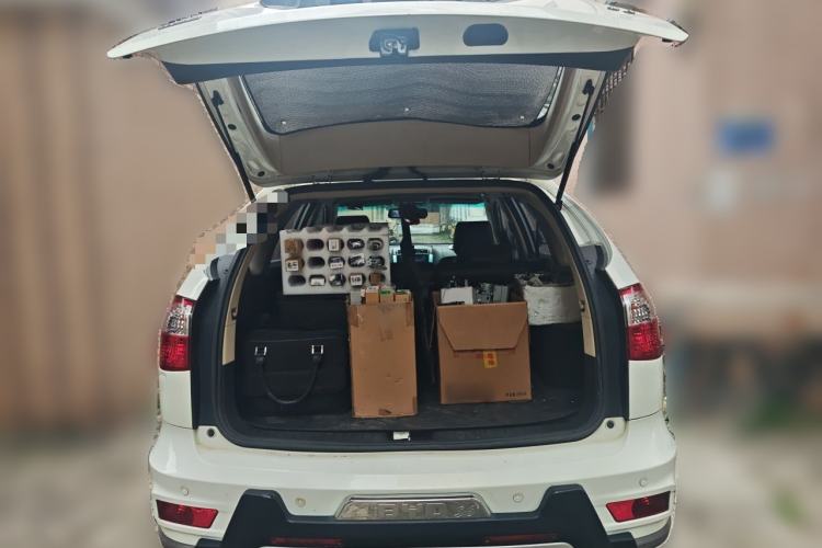Used BYD S6 2014 2.0L Manual Luxury 5-Seater Trunk