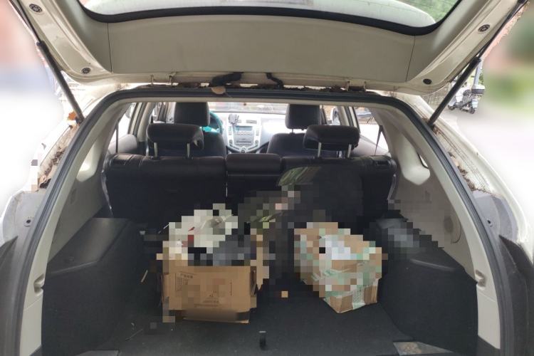 Used BYD S6 2014 2.0L Manual Luxury 5-Seater Trunk