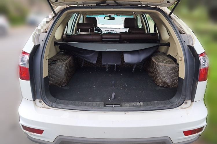 Used BYD S6 2014 2.0L Manual Luxury 5-Seater Trunk