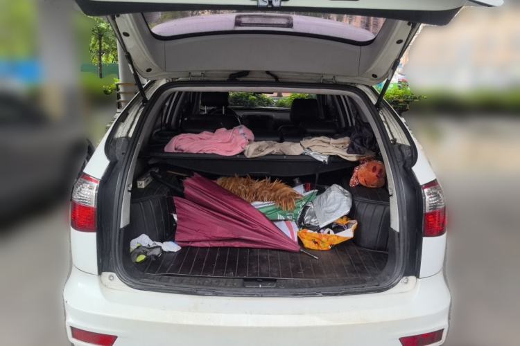 Used BYD S6 2014 2.0L Manual Luxury 5-Seater Trunk
