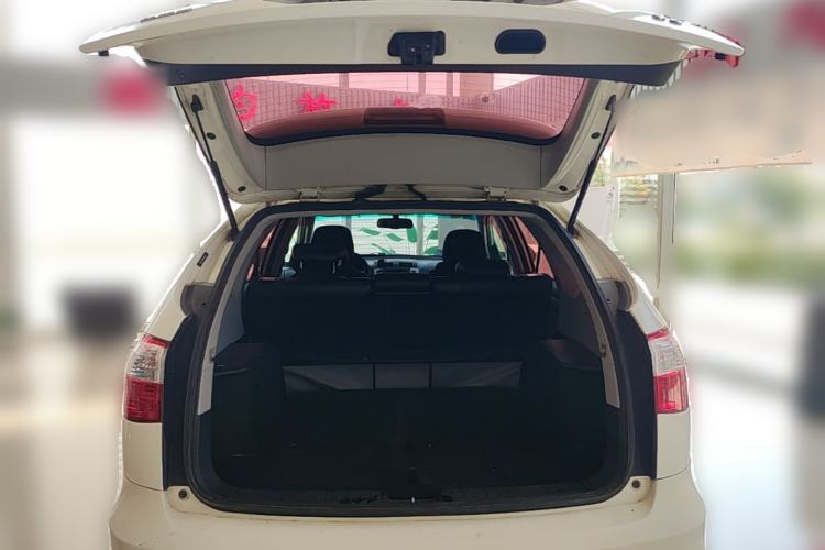 Used BYD S6 2014 2.0L Manual Luxury 5-Seater Trunk