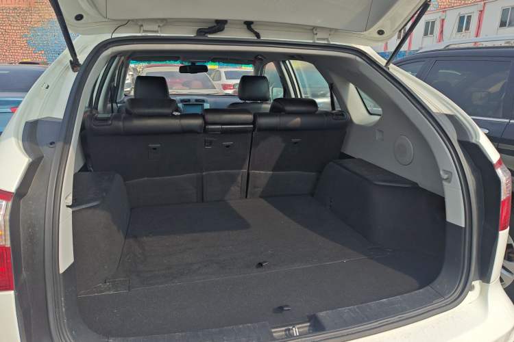 Used BYD S6 2014 2.0L Manual Luxury 5-Seater Trunk