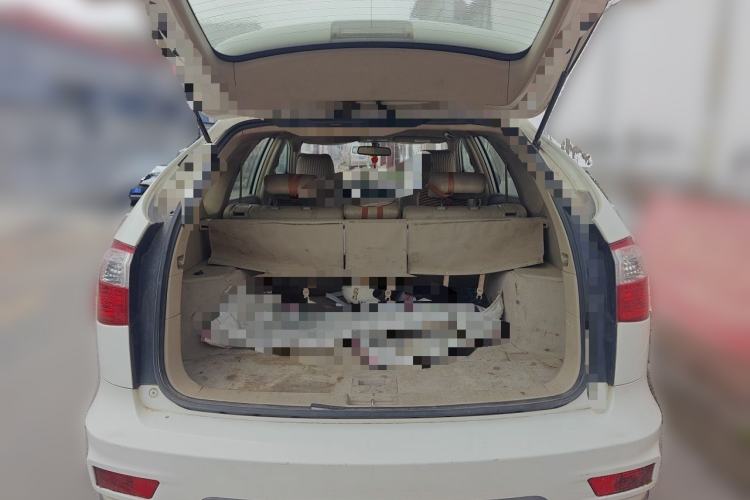 Used BYD S6 2014 2.0L Manual Luxury 5-Seater Trunk