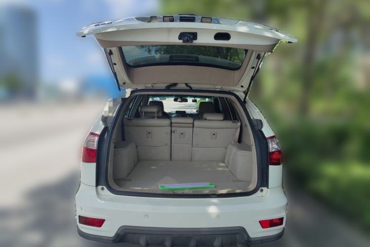 Used BYD S6 2014 2.0L Manual Luxury 5-Seater Trunk