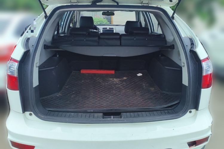 Used BYD S6 2014 2.0L Manual Luxury 5-Seater Trunk