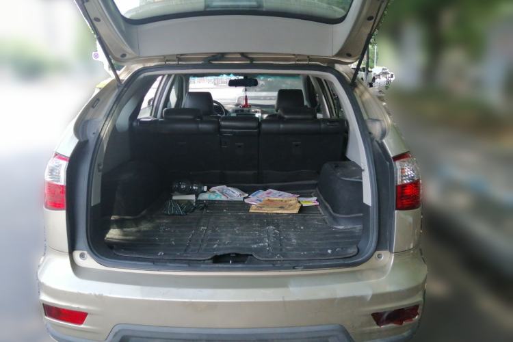 Used BYD S6 2014 2.0L Manual Luxury 5-Seater Trunk