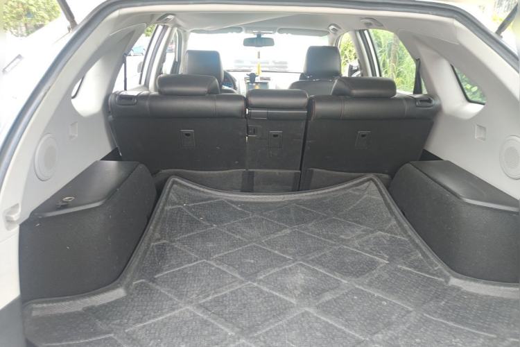 Used BYD S6 2014 2.0L Manual Luxury 5-Seater Trunk