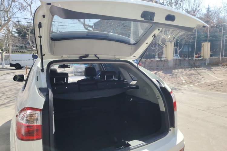 Used BYD S6 2014 2.4L Automatic Prestige 5-Seater Trunk