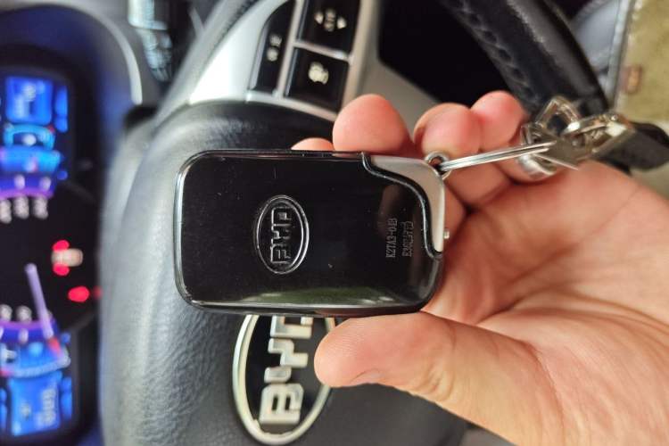 Used BYD S6 2014 2.0L Manual Luxury 5-Seater Vehicle Key