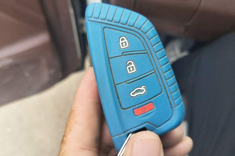 Used BYD S6 2014 2.0L Manual Luxury 5-Seater Vehicle Key