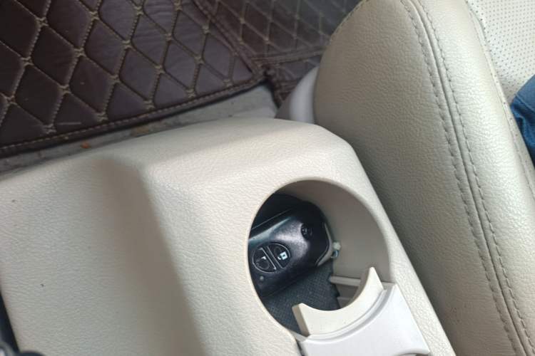 Used BYD S6 2014 2.0L Manual Luxury 5-Seater Vehicle Key