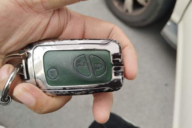 Used BYD S6 2014 2.0L Manual Luxury 5-Seater Vehicle Key