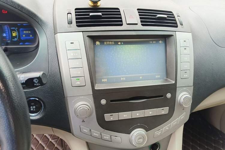Used BYD S6 2014 2.0L Manual Elite Version 5 Seats Audio And AC Panel