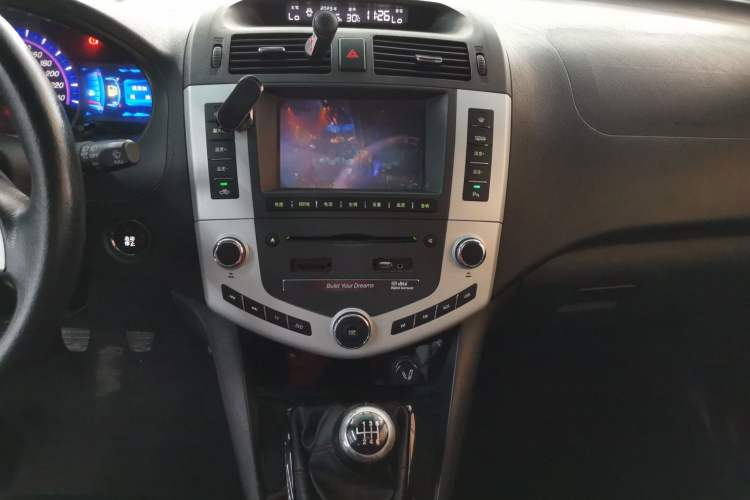 Used BYD S6 2014 1.5TI Manual Luxury 5-Seater Audio And AC Panel