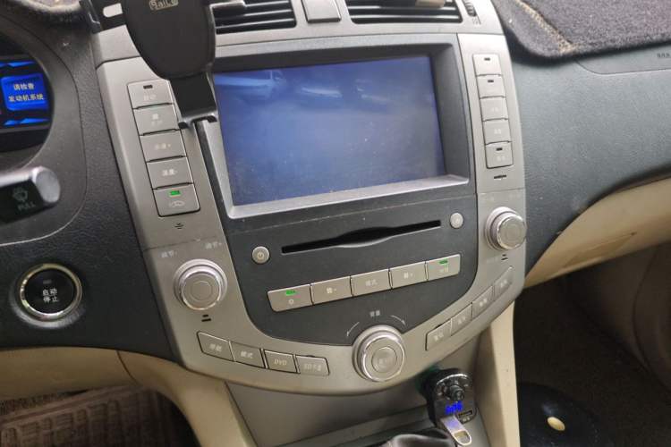 Used BYD S6 2014 2.0L Manual Luxury 5-Seater Audio And AC Panel