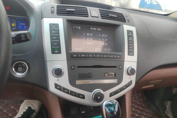Used BYD S6 2014 2.4L Automatic Prestige 5-Seater Audio And AC Panel
