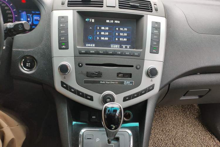 Used BYD S6 2014 2.4L Automatic Prestige 5-Seater Audio And AC Panel