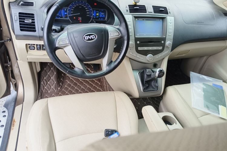 Used BYD S6 2014 2.0L Manual Elite Version 5 Seats Center Console