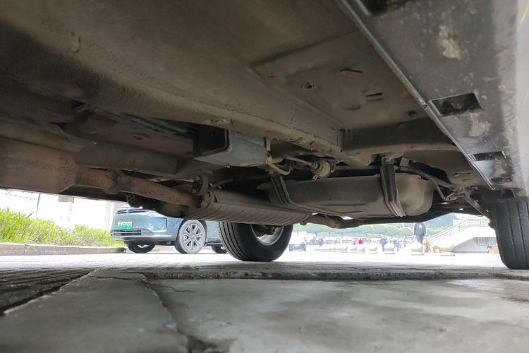Used BYD S6 2014 2.4L Automatic Prestige 5-Seater Chassis Front Left
