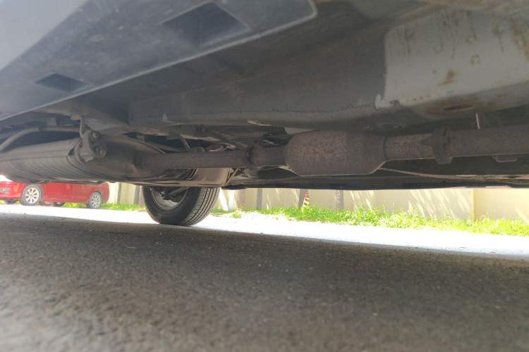 Used BYD S6 2014 2.4L Automatic Prestige 5-Seater Chassis Front Right