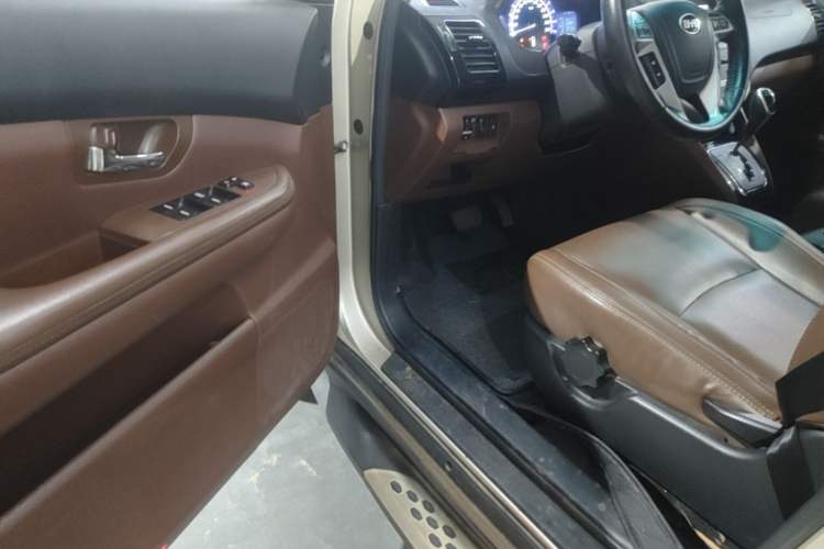 Used BYD S6 2014 2.4L Automatic Prestige 5-Seater Driver Seat