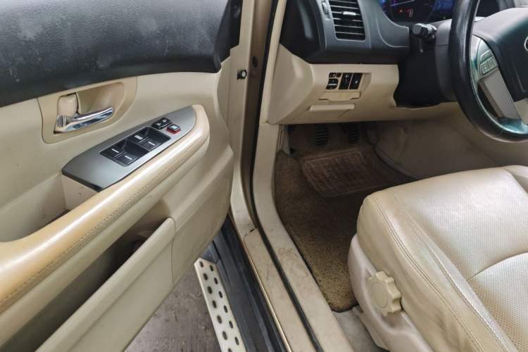 Used BYD S6 2014 2.0L Manual Luxury 5-Seater Driver Seat
