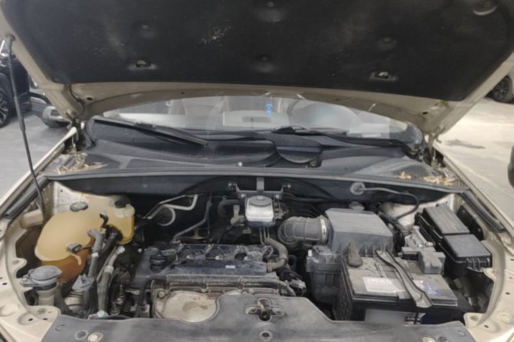 Used BYD S6 2014 2.4L Automatic Prestige 5-Seater Engine Bay
