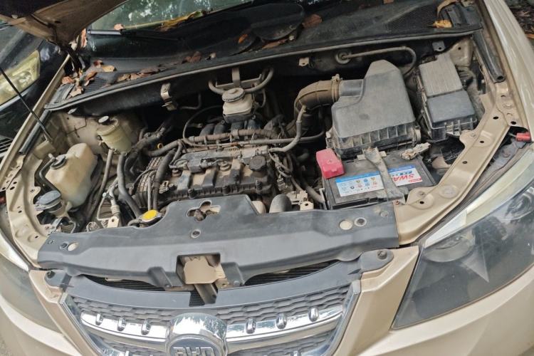 Used BYD S6 2014 2.0L Manual Luxury 5-Seater Engine Bay