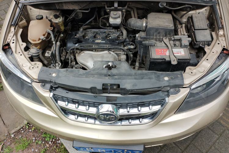 Used BYD S6 2014 2.4L Automatic Prestige 5-Seater Engine Bay