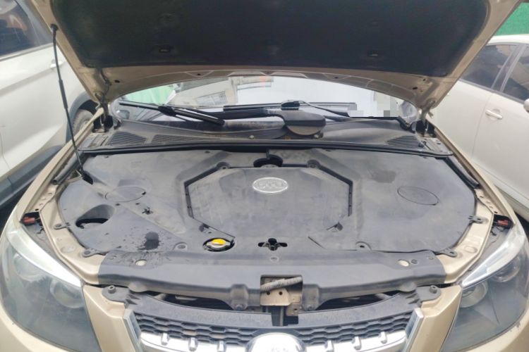 Used BYD S6 2014 2.0L Manual Luxury 5-Seater Engine Bay
