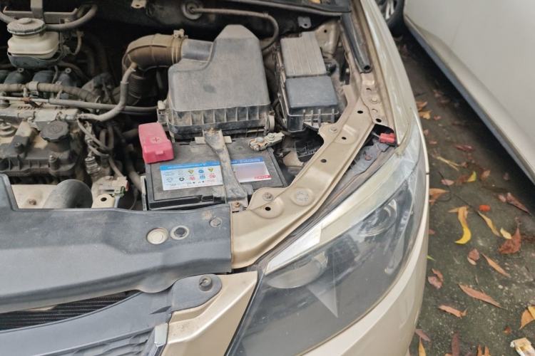 Used BYD S6 2014 2.0L Manual Luxury 5-Seater Engine Bay Left
