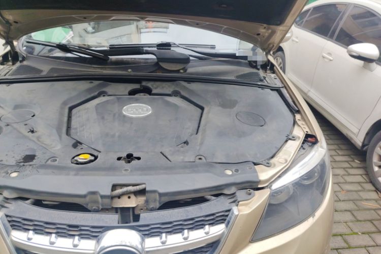 Used BYD S6 2014 2.0L Manual Luxury 5-Seater Engine Bay Left