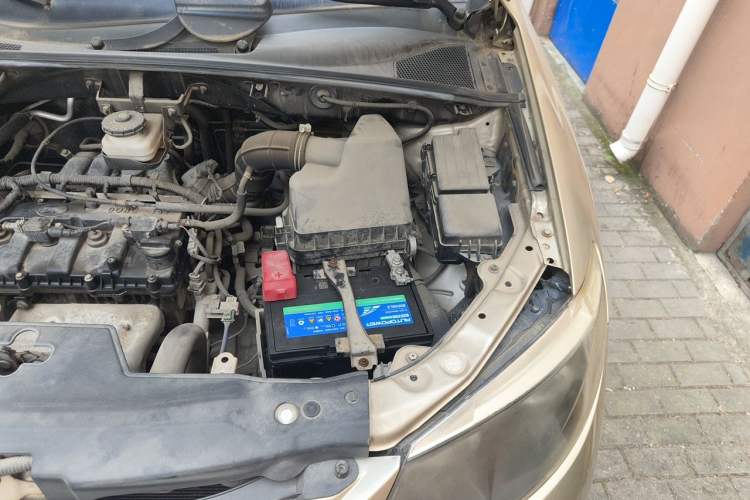 Used BYD S6 2014 2.0L Manual Luxury 5-Seater Engine Bay Left