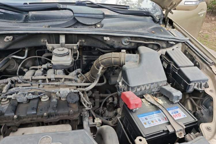 Used BYD S6 2014 2.0L Manual Luxury 5-Seater Engine Bay Left