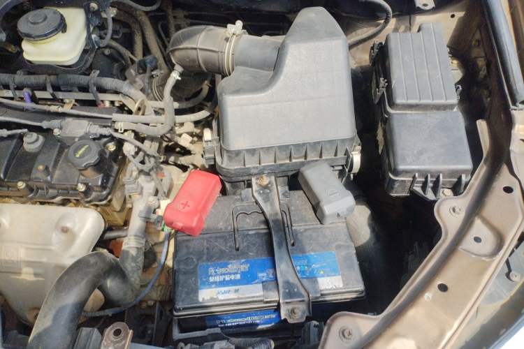 Used BYD S6 2014 2.0L Manual Luxury 5-Seater Engine Bay Left