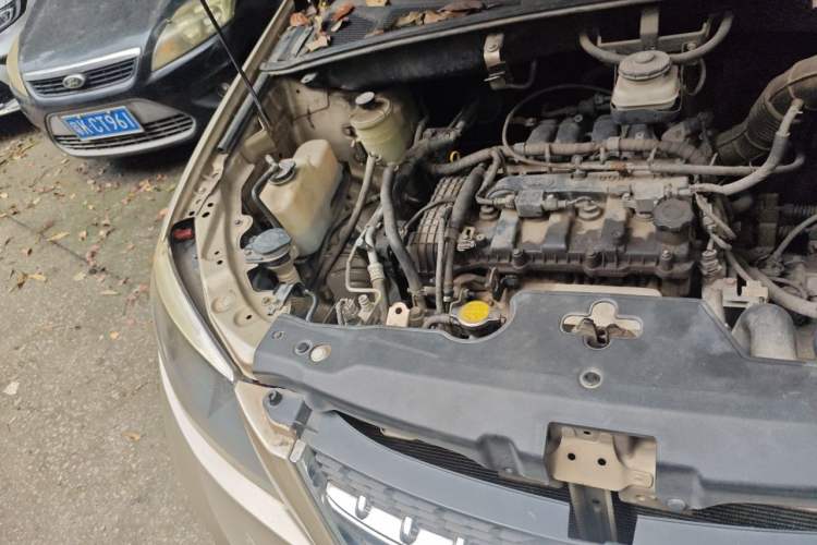 Used BYD S6 2014 2.0L Manual Luxury 5-Seater Engine Bay Right