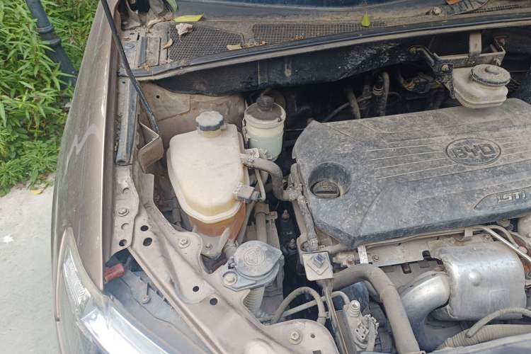 Used BYD S6 2014 1.5TI Manual Luxury 5-Seater Engine Bay Right