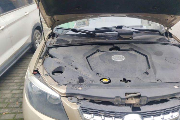Used BYD S6 2014 2.0L Manual Luxury 5-Seater Engine Bay Right