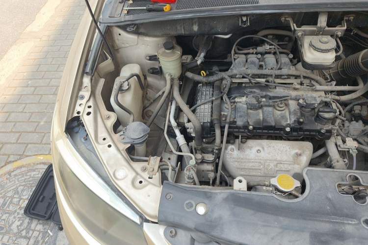 Used BYD S6 2014 2.0L Manual Luxury 5-Seater Engine Bay Right