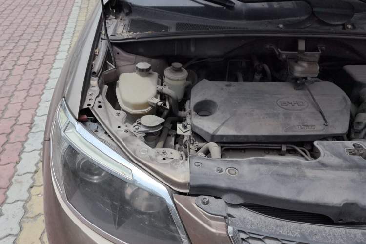 Used BYD S6 2014 1.5TI Manual Luxury 5-Seater Engine Bay Right