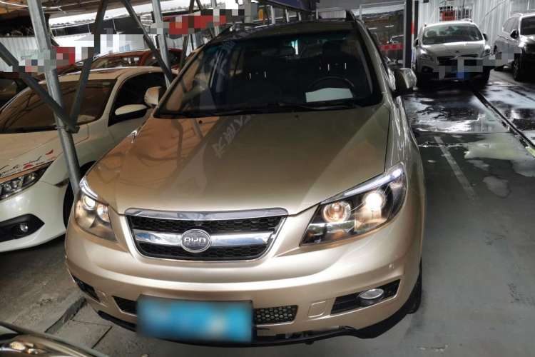 Used BYD S6 2014 1.5TI Manual Luxury 5-Seater Front