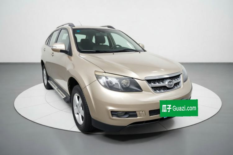 Used BYD S6 2014 2.0L Manual Luxury 5-Seater Front Right 45 Deg