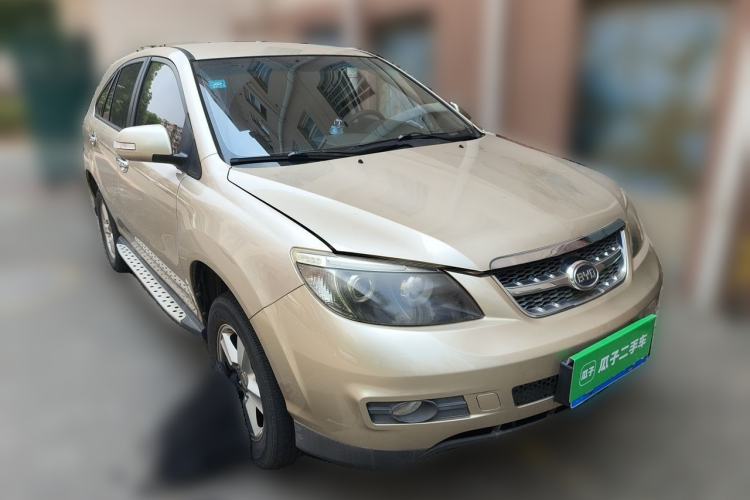 Used BYD S6 2014 2.0L Manual Luxury 5-Seater Front Right 45 Deg