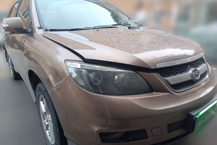 Used BYD S6 2014 1.5TI Manual Luxury 5-Seater Front Right 45 Deg