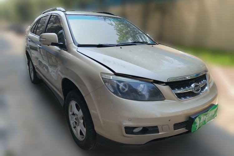 Used BYD S6 2014 2.4L Automatic Prestige 5-Seater Front Right 45 Deg